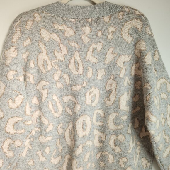 Karen Kane Leopard Print Button Front Cardigan Sweater Gray Beige OX - Picture 8 of 9